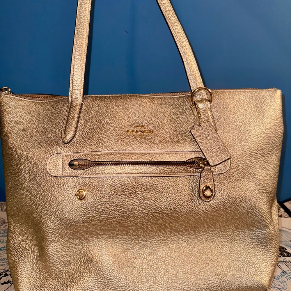 Coach Crème Gold Shoulder Bag - Picture 3 of 6
